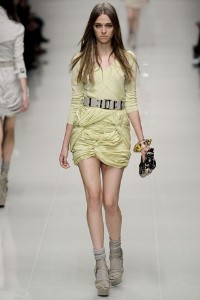 Прибыль Burberry упала почти на четверть