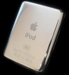 платиновый Apple iPod Nano